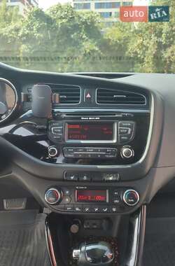 Хэтчбек Kia Ceed 2012 в 