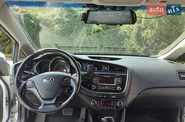 Хэтчбек Kia Ceed 2012 в 