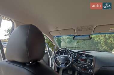 Хэтчбек Kia Ceed 2012 в 