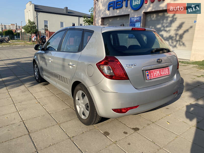 Хэтчбек Kia Ceed 2011 в Луцке