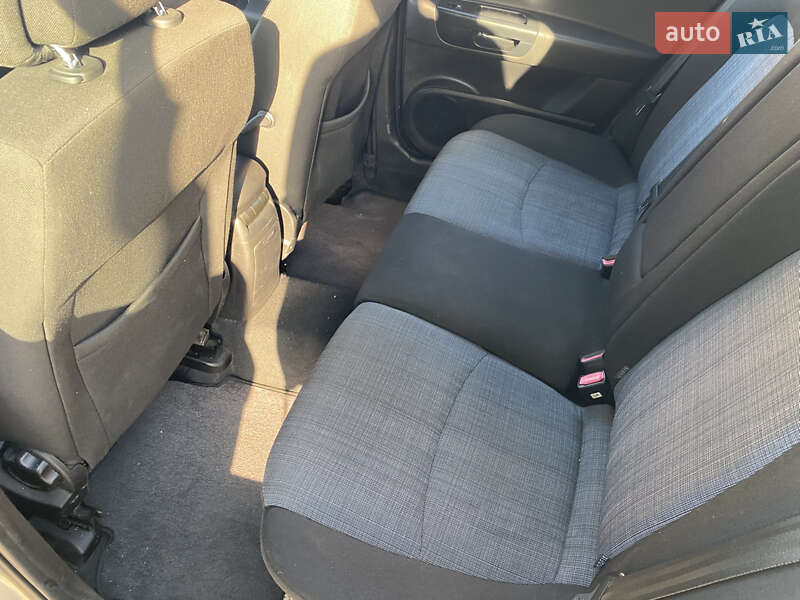 Хэтчбек Kia Ceed 2011 в Луцке