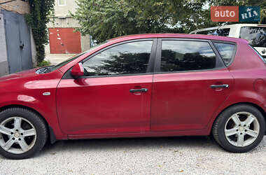 Хэтчбек Kia Ceed 2008 в 