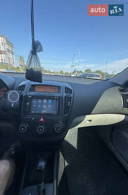 Хэтчбек Kia Ceed 2008 в 