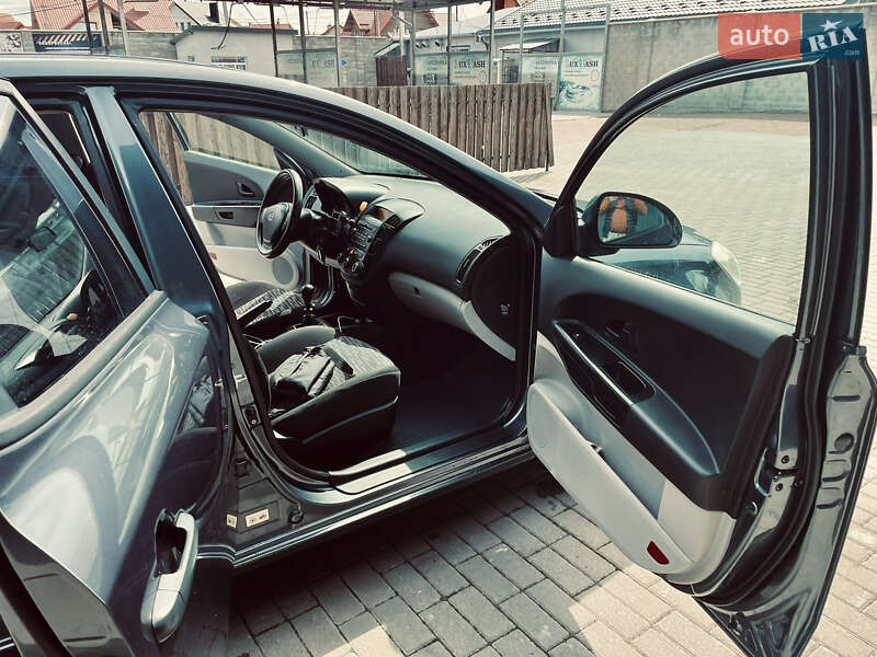 Хэтчбек Kia Ceed 2009 в Львове