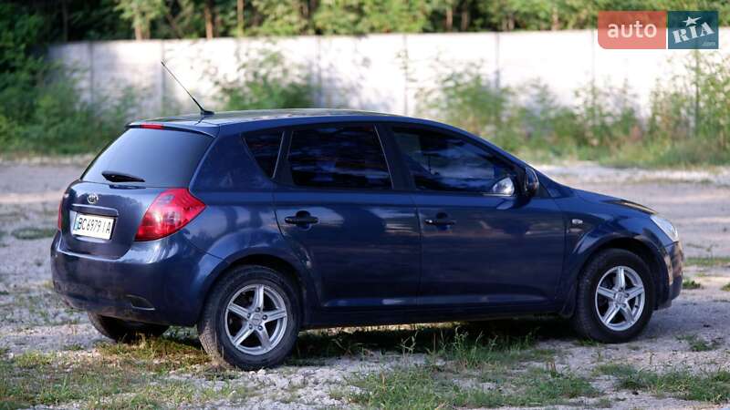 Хэтчбек Kia Ceed 2007 в Новояворовске