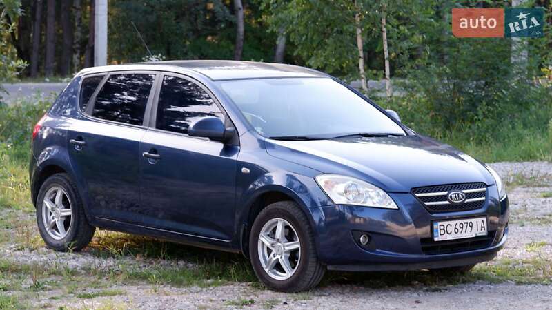 Хэтчбек Kia Ceed 2007 в Новояворовске