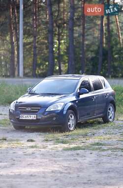Хэтчбек Kia Ceed 2007 в Новояворовске