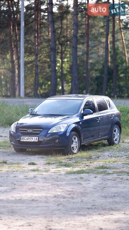 Хэтчбек Kia Ceed 2007 в Новояворовске