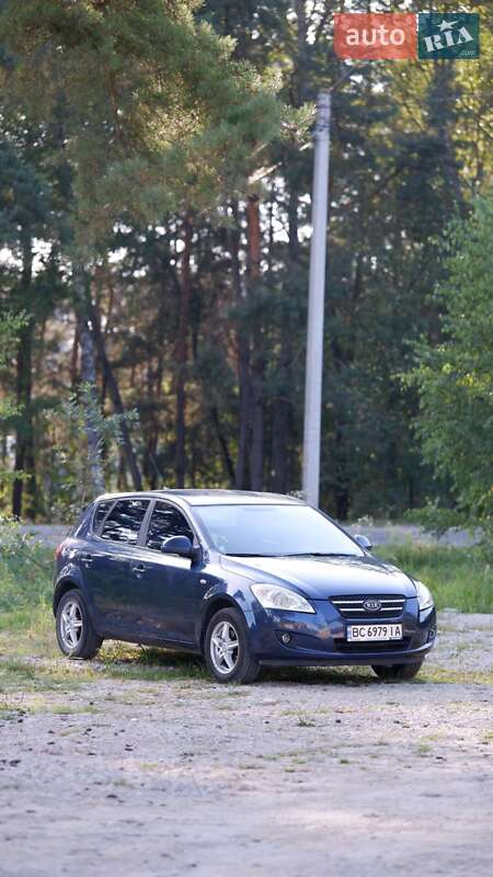 Хэтчбек Kia Ceed 2007 в Новояворовске
