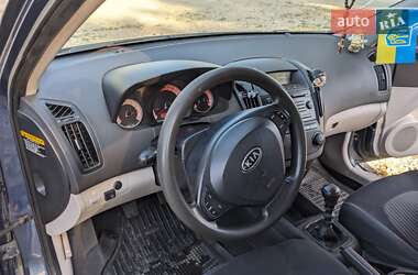 Хэтчбек Kia Ceed 2007 в Новояворовске