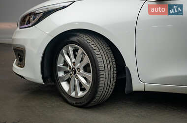 Хэтчбек Kia Ceed 2017 в 