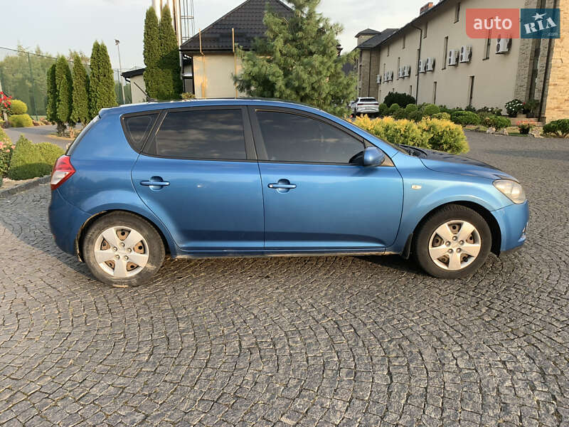 Хэтчбек Kia Ceed 2010 в Львове