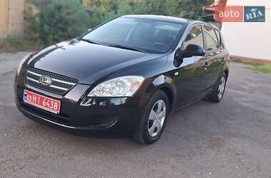 Хэтчбек Kia Ceed 2008 в 