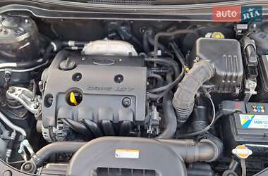 Хэтчбек Kia Ceed 2008 в 