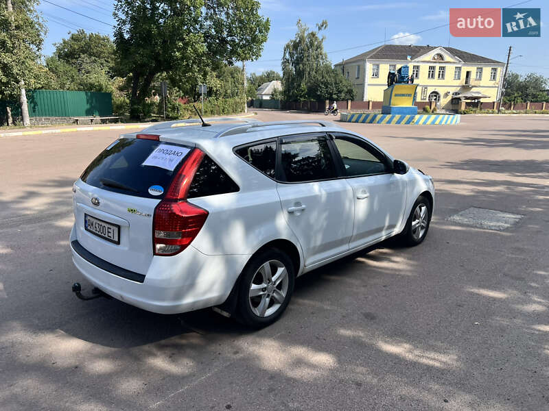 Универсал Kia Ceed 2010 в Радомышле