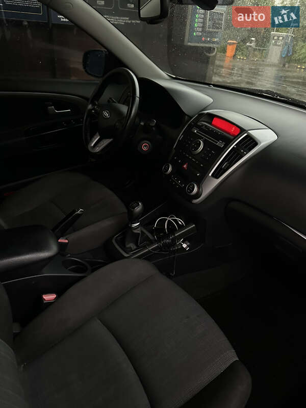 Хэтчбек Kia Ceed 2010 в Одессе