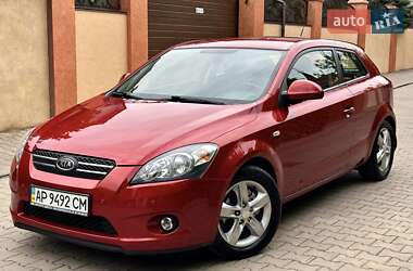 Хэтчбек Kia Ceed 2008 в 