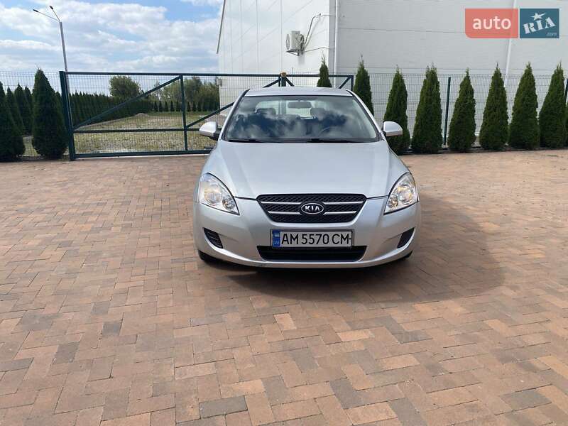 Хэтчбек Kia Ceed 2007 в 
