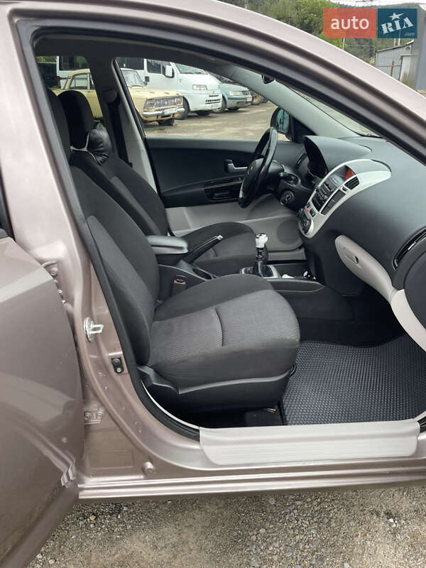 Универсал Kia Ceed 2007 в Сколе