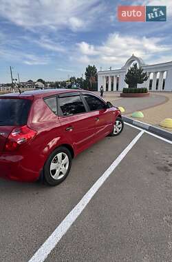 Хэтчбек Kia Ceed 2007 в 