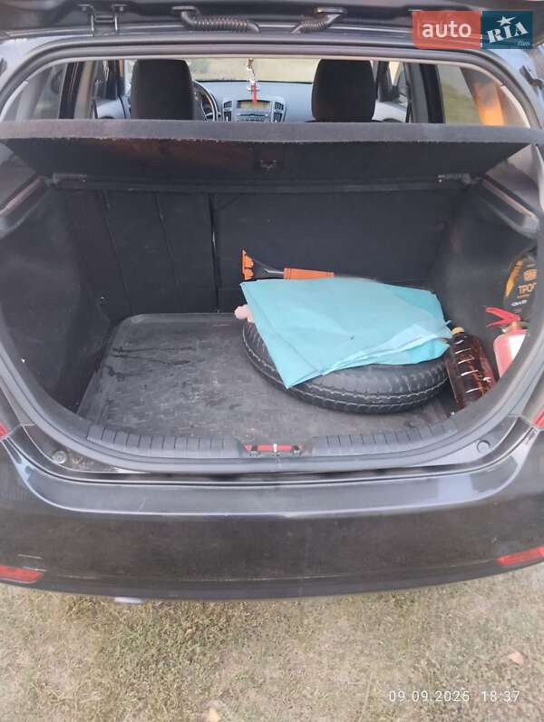 Хэтчбек Kia Ceed 2007 в Сновске