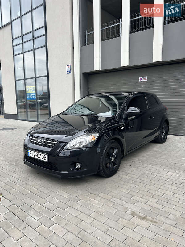Хэтчбек Kia Ceed 2008 в 
