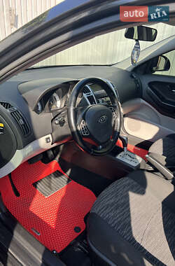 Хэтчбек Kia Ceed 2008 в 