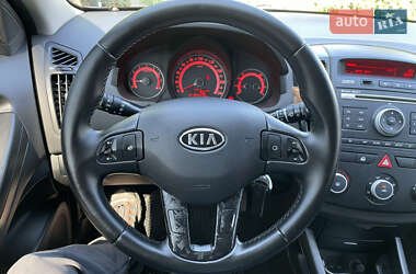 Хэтчбек Kia Ceed 2010 в 