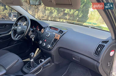Хэтчбек Kia Ceed 2010 в 