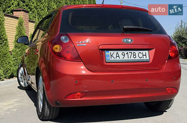 Хэтчбек Kia Ceed 2008 в 