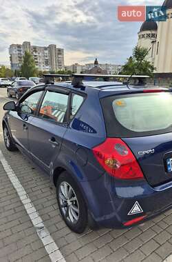 Хэтчбек Kia Ceed 2008 в 