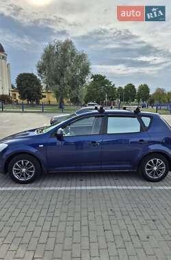 Хэтчбек Kia Ceed 2008 в 