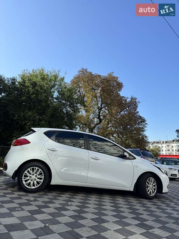 Хэтчбек Kia Ceed 2013 в Киеве
