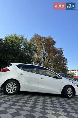 Хэтчбек Kia Ceed 2013 в 