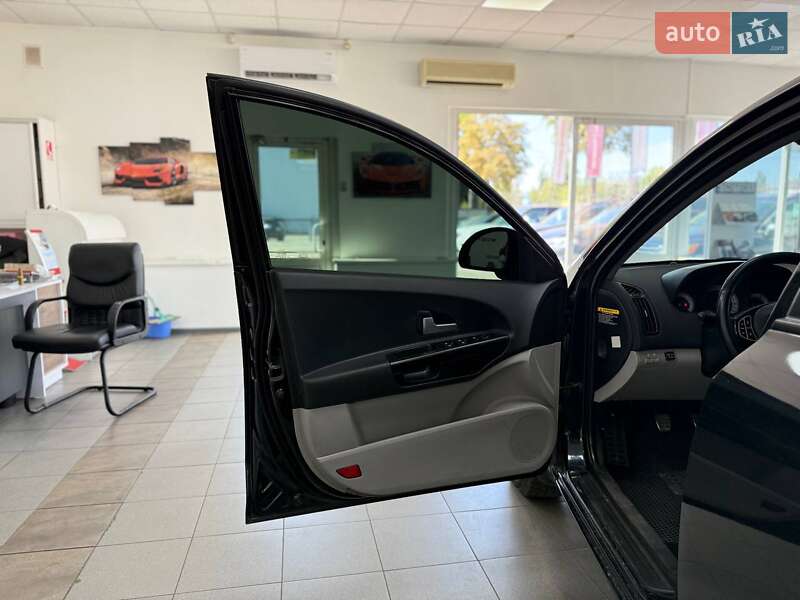 Хэтчбек Kia Ceed 2008 в Киеве