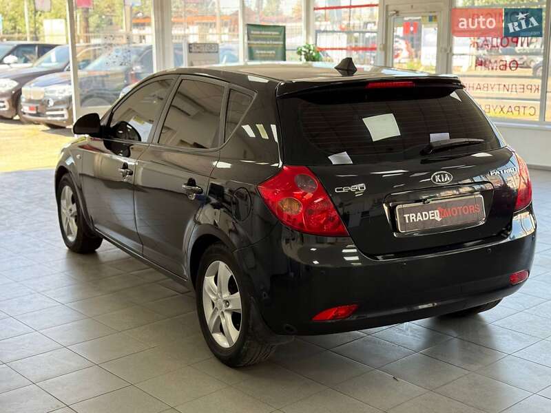 Хэтчбек Kia Ceed 2008 в Киеве