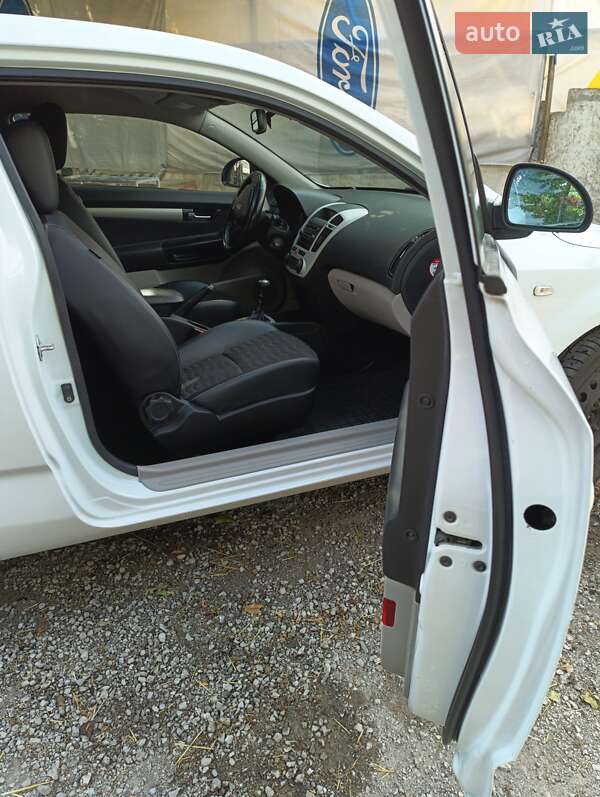 Хэтчбек Kia Ceed 2008 в Днепре