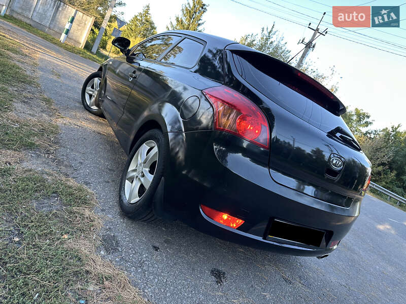 Хэтчбек Kia Ceed 2008 в Киеве