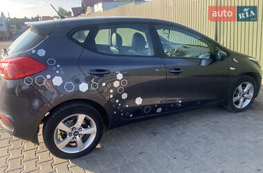Хэтчбек Kia Ceed 2013 в 