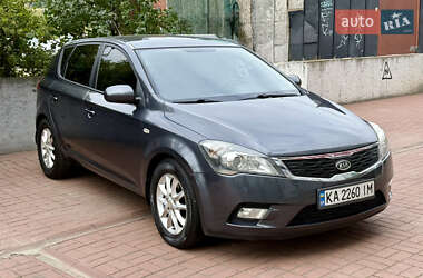 Хэтчбек Kia Ceed 2010 в 