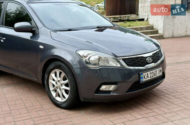 Хэтчбек Kia Ceed 2010 в 