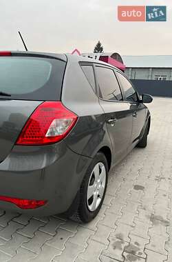 Хетчбек Kia Ceed 2011 в 