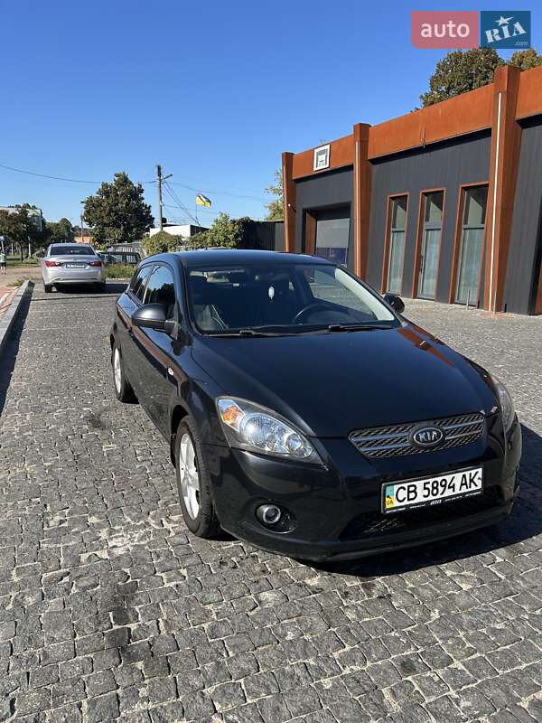 Хэтчбек Kia Ceed 2008 в 