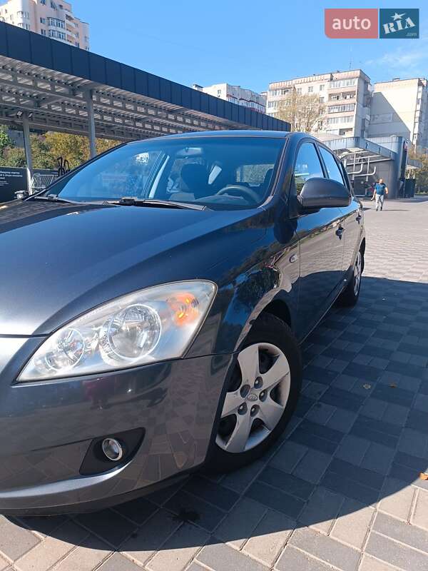 Хэтчбек Kia Ceed 2009 в Хмельницком
