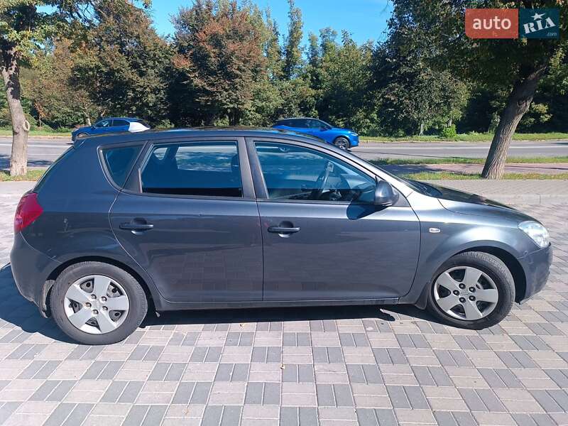 Хэтчбек Kia Ceed 2009 в Хмельницком