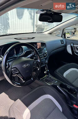 Хэтчбек Kia Ceed 2015 в 