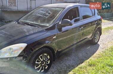 Хэтчбек Kia Ceed 2008 в 