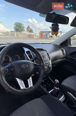 Хэтчбек Kia Ceed 2011 в 