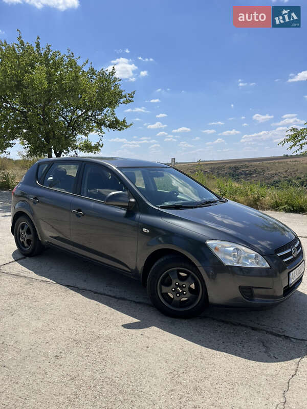 Хэтчбек Kia Ceed 2008 в Южноукраинске