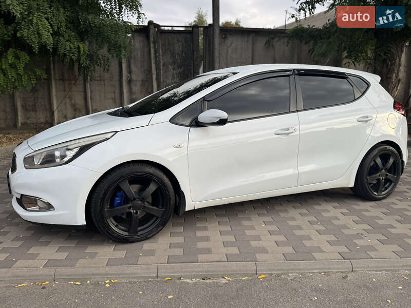 Хэтчбек Kia Ceed 2012 в Лубнах